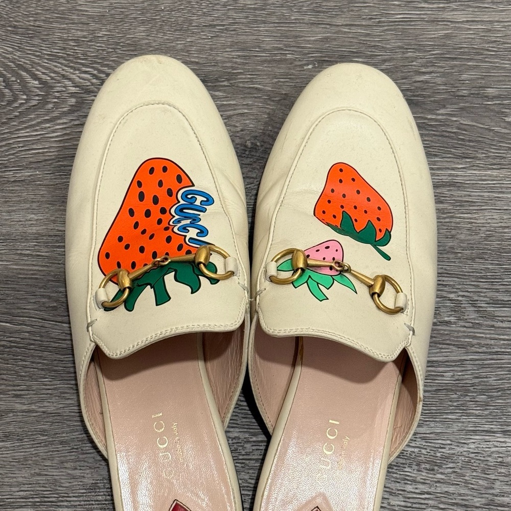 Gucci Beige Loafers with Strawberry Design